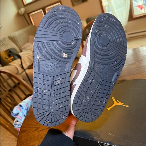 Air Jordan 1 Low ‘Mocha’ - Picture 10 of 11